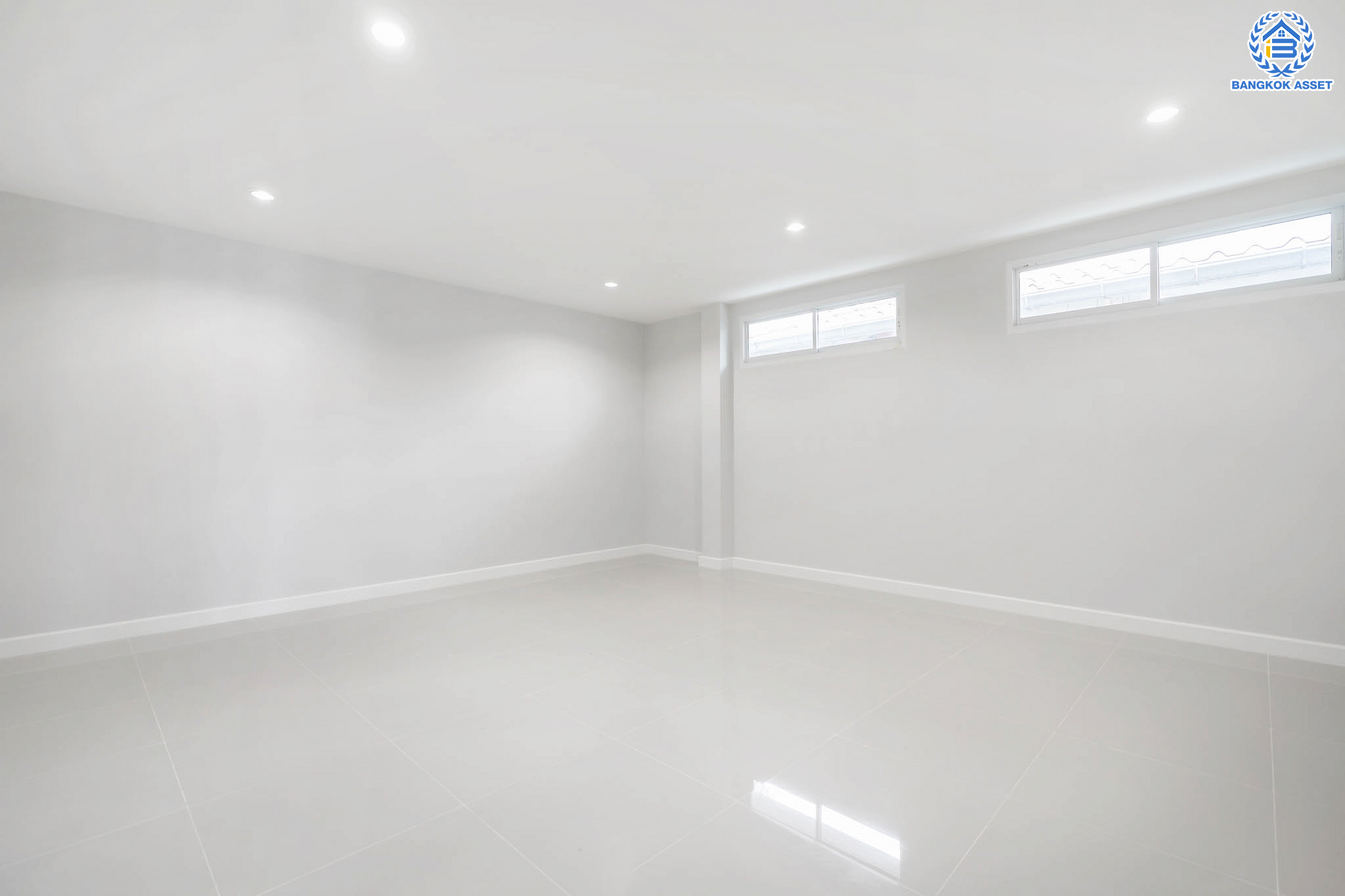 บ้านมือสองตกแต่งใหม่ หลังใหญ่พิเศษ! แปลงมุม! ม.บุษราคัม กรีนวิลล์ ปิ่นเกล้า-วงแหวน เนื้อที่ 71 ตร.ว. พื้นที่ใช้สอยกว่า 228 ตร.ม. ฟังก์ชัน 3 ห้องนอน 2 ห้องน้ำ 1 ห้องอเนกประสงค์ขนาดใหญ่ จอดรถได้ 2 คัน พร้อมพื้นที่บริเวณบ้านเกือบ 100 ตร.ม. บนทำเลเดินทางสะดวก เชื่อมต่อทั้งปิ่นเกล้า-ศาลายา ใกล้เซ็นทรัลเวสต์เกต ทางด่วน "กาญจนาภิเษก" และรถไฟฟ้า "สถานีตลาดบางใหญ่"